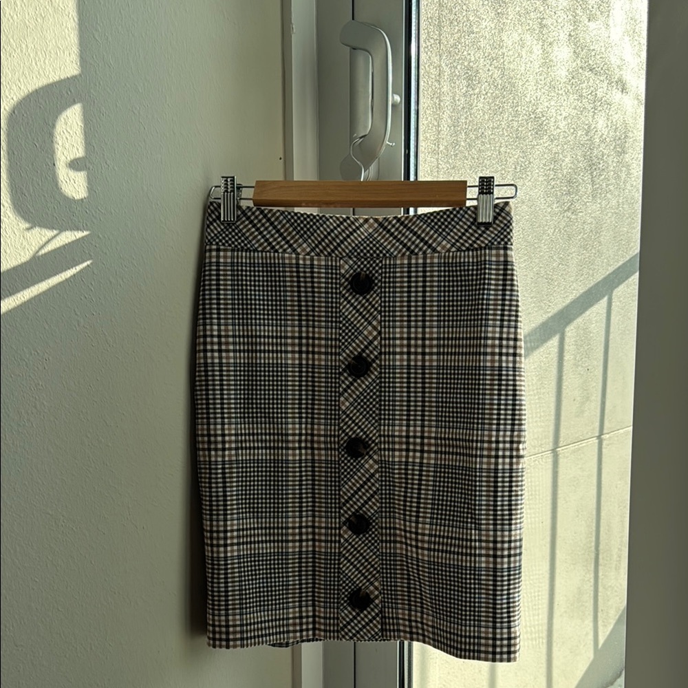 Classic Black and White Plaid Skirt